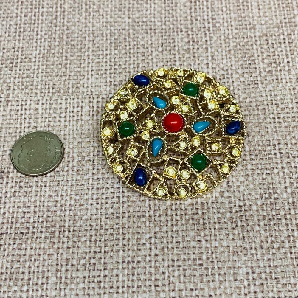 Emmons Gold Cabochon Brooch‎